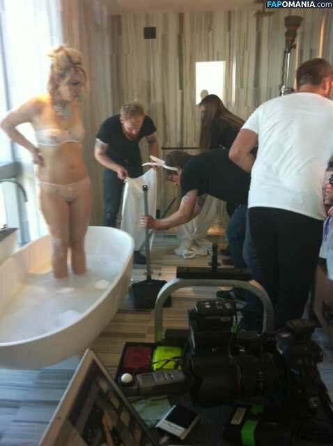 Abby Elliott Nago Przeciekłe zdjęcie #6