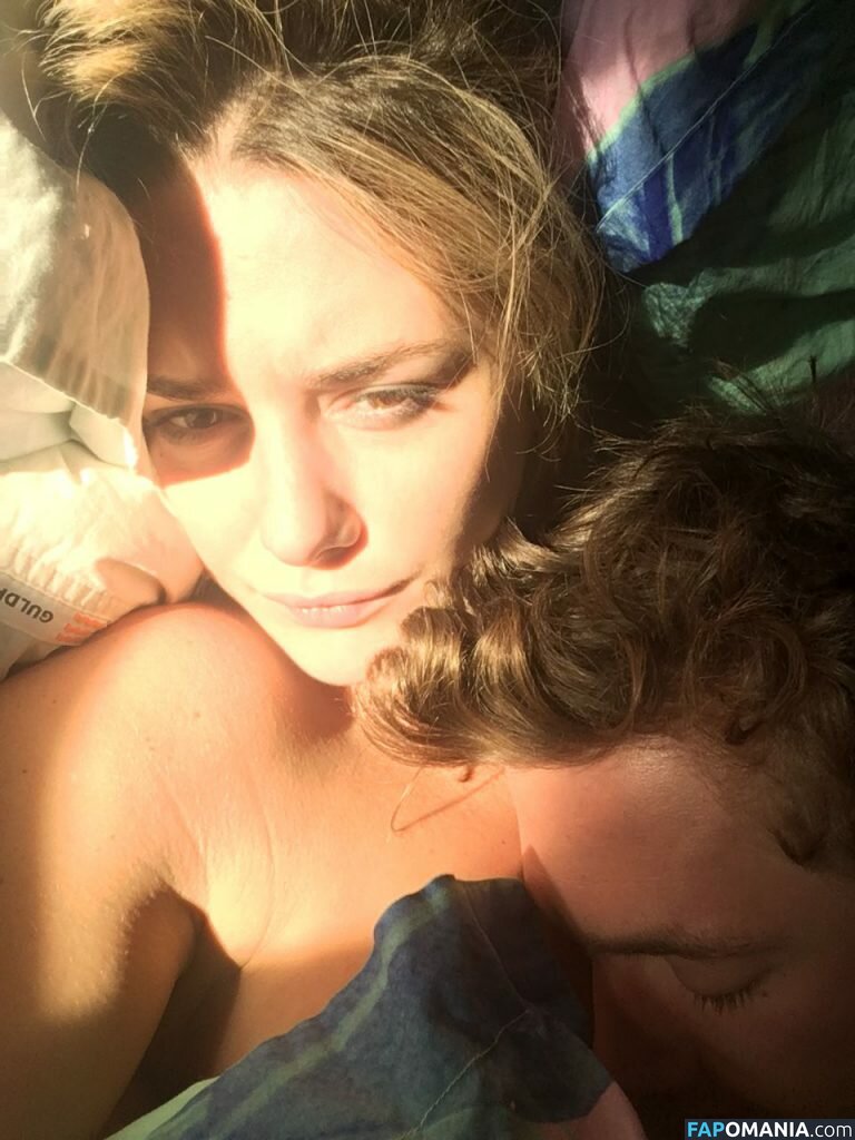 Addison Timlin Nago Przeciekłe zdjęcie #41