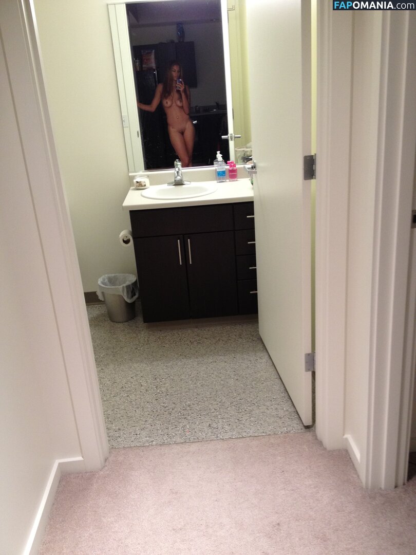 Alysha Clark Nago Przeciekłe zdjęcie #2