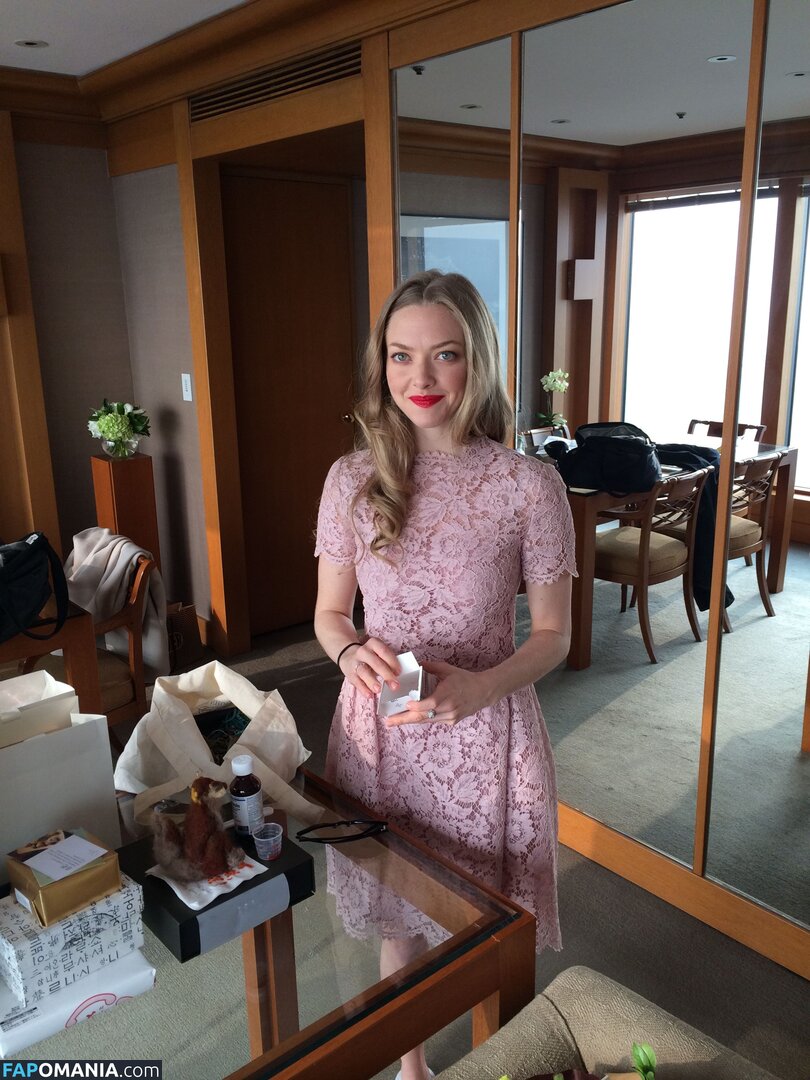 Amanda Seyfried Nago Przeciekłe zdjęcie #32