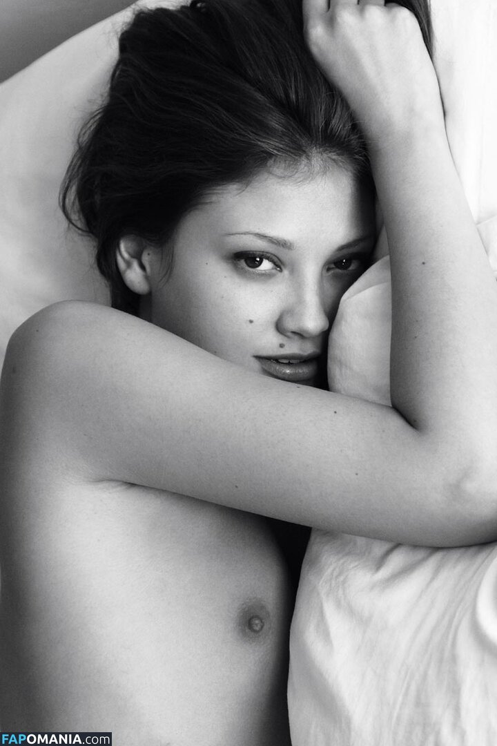 Ana Predo Nago Przeciekłe zdjęcie #70