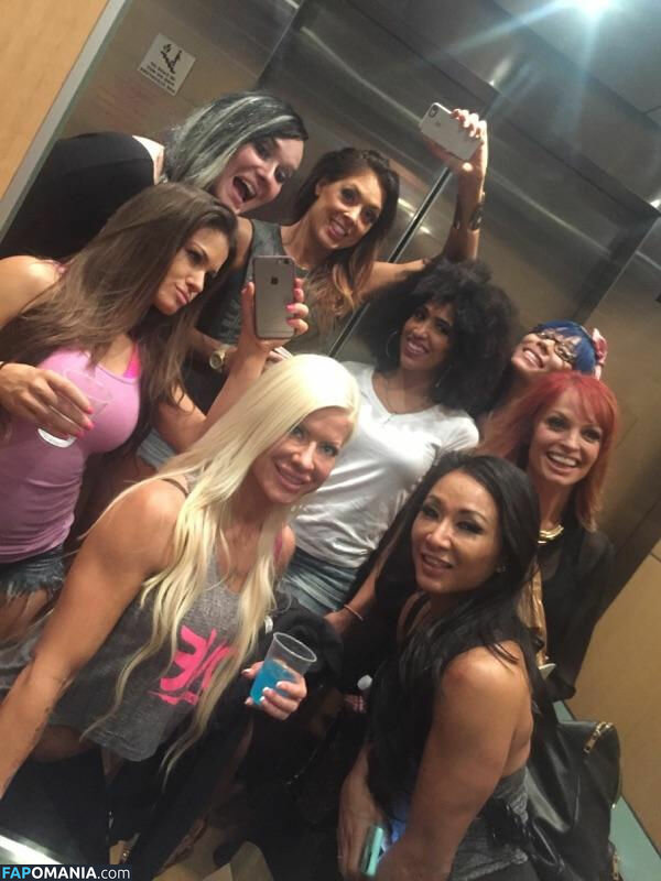 Angelina Love Nago Przeciekłe zdjęcie #14