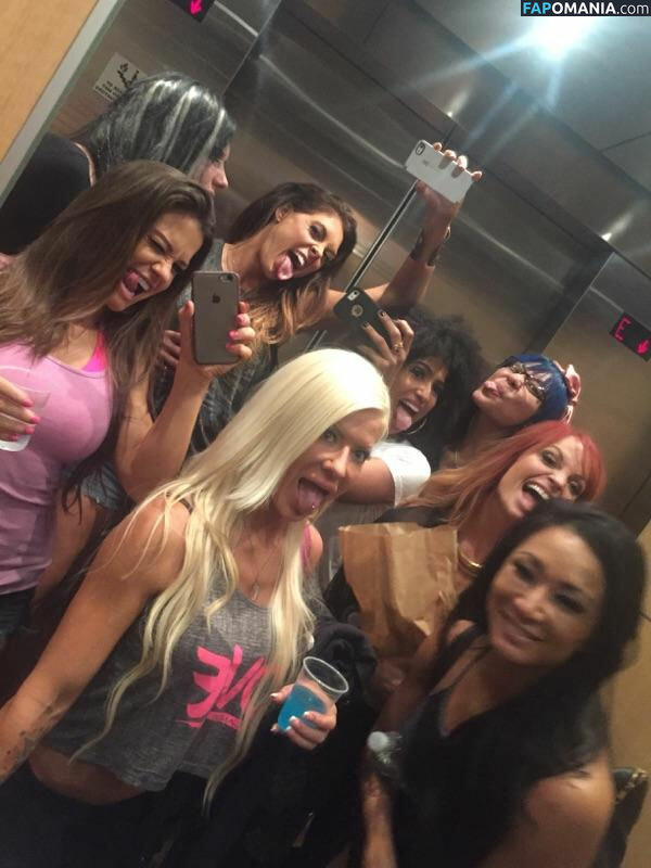 Angelina Love Nago Przeciekłe zdjęcie #24