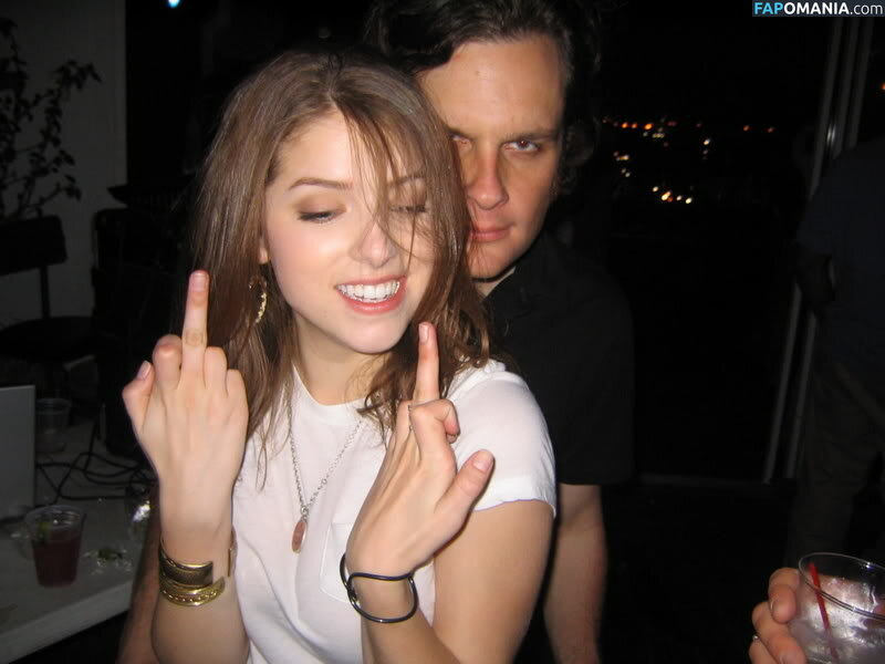 Anna Kendrick Nago Przeciekłe zdjęcie #1