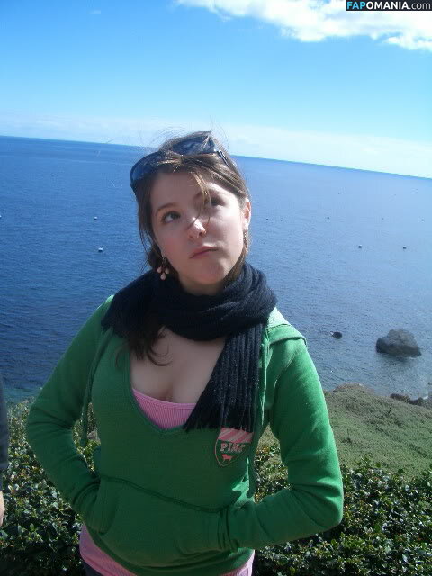 Anna Kendrick Nago Przeciekłe zdjęcie #14