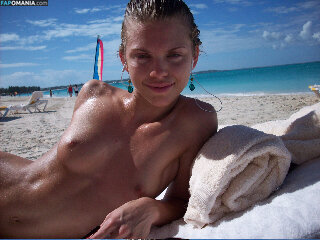 AnnaLynne McCord Nago Przeciekłe zdjęcie #16