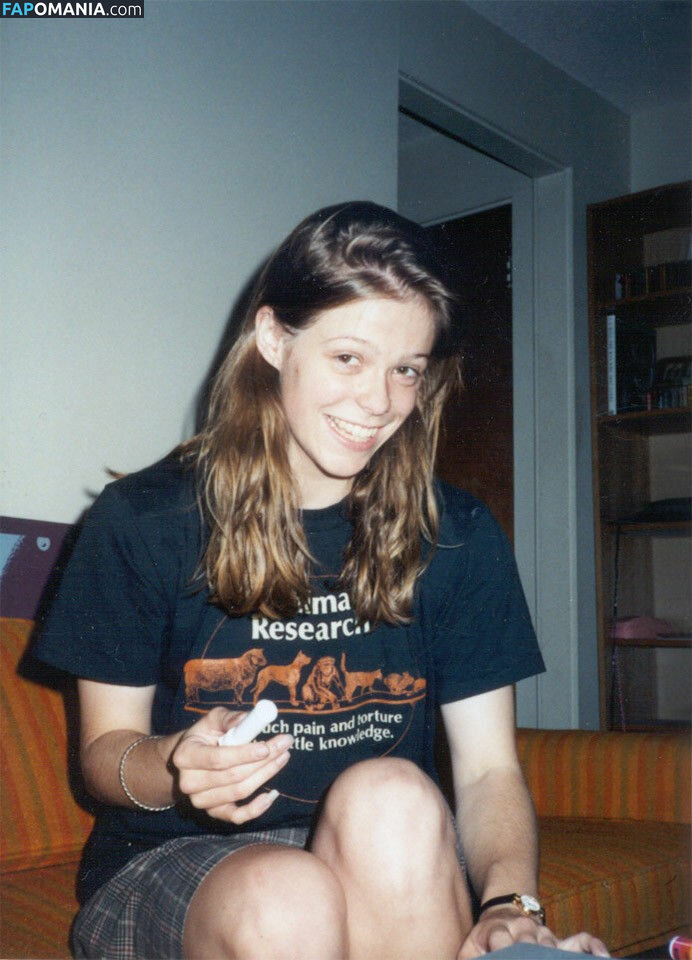 Ariadne Shaffer Nago Przeciekłe zdjęcie #1