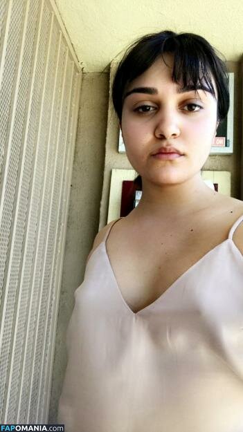 Ariela Barer Nago Przeciekłe zdjęcie #4