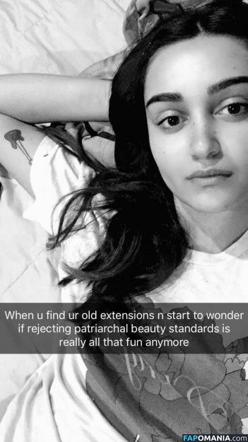 Ariela Barer Nago Przeciekłe zdjęcie #10