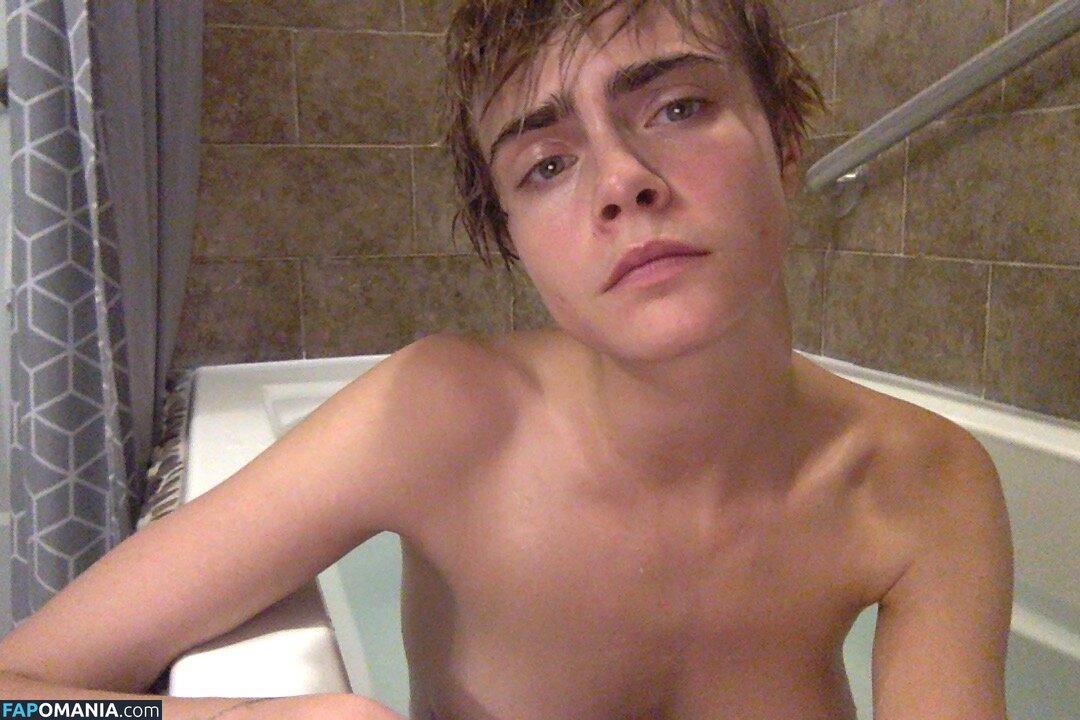 Ashley Benson And Cara Delevingne Nago Przeciekłe zdjęcie #10