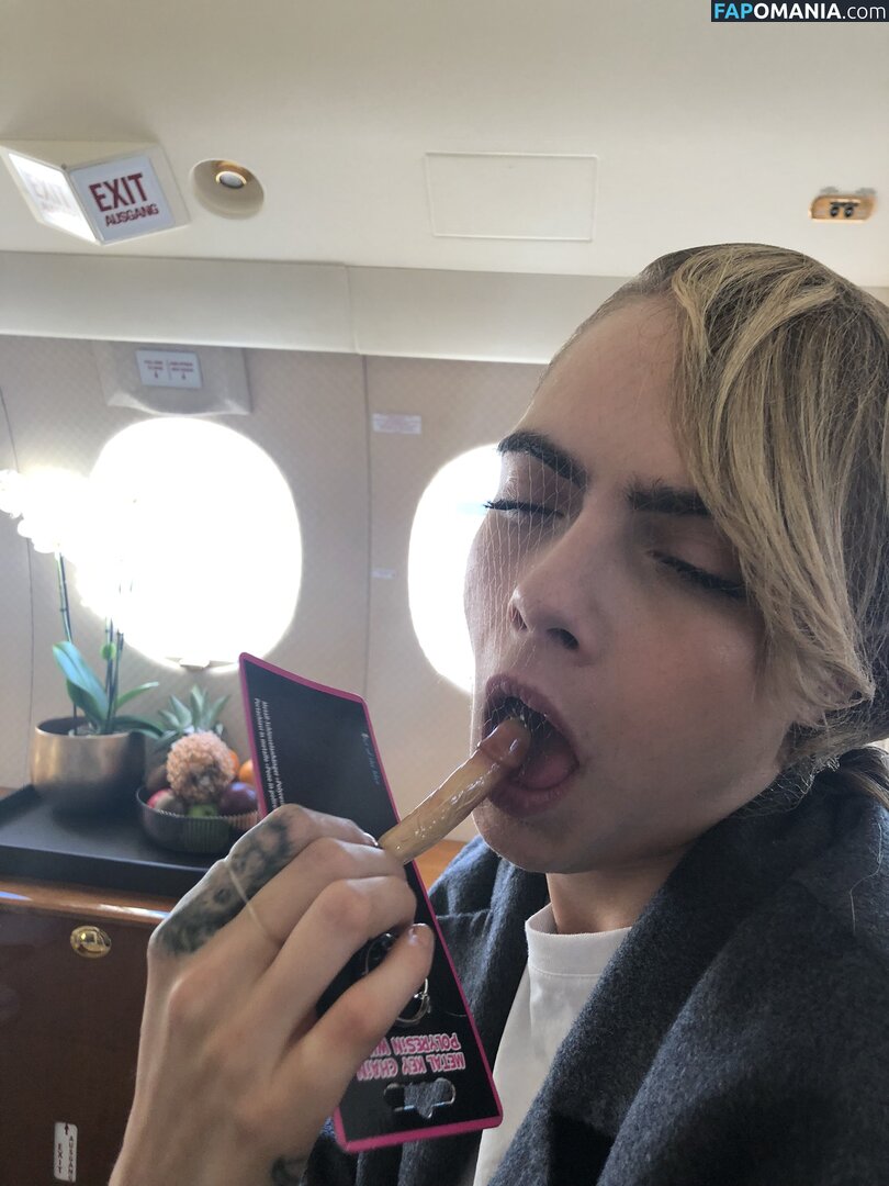 Ashley Benson And Cara Delevingne Nago Przeciekłe zdjęcie #53
