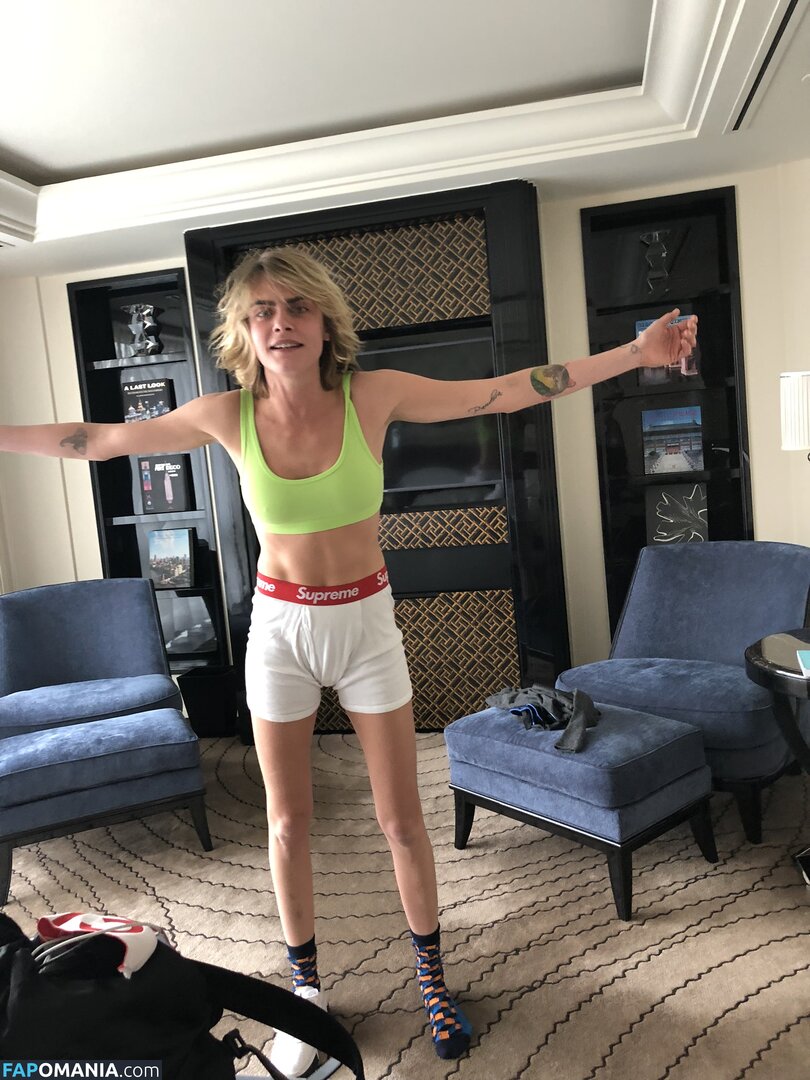 Ashley Benson And Cara Delevingne Nago Przeciekłe zdjęcie #57