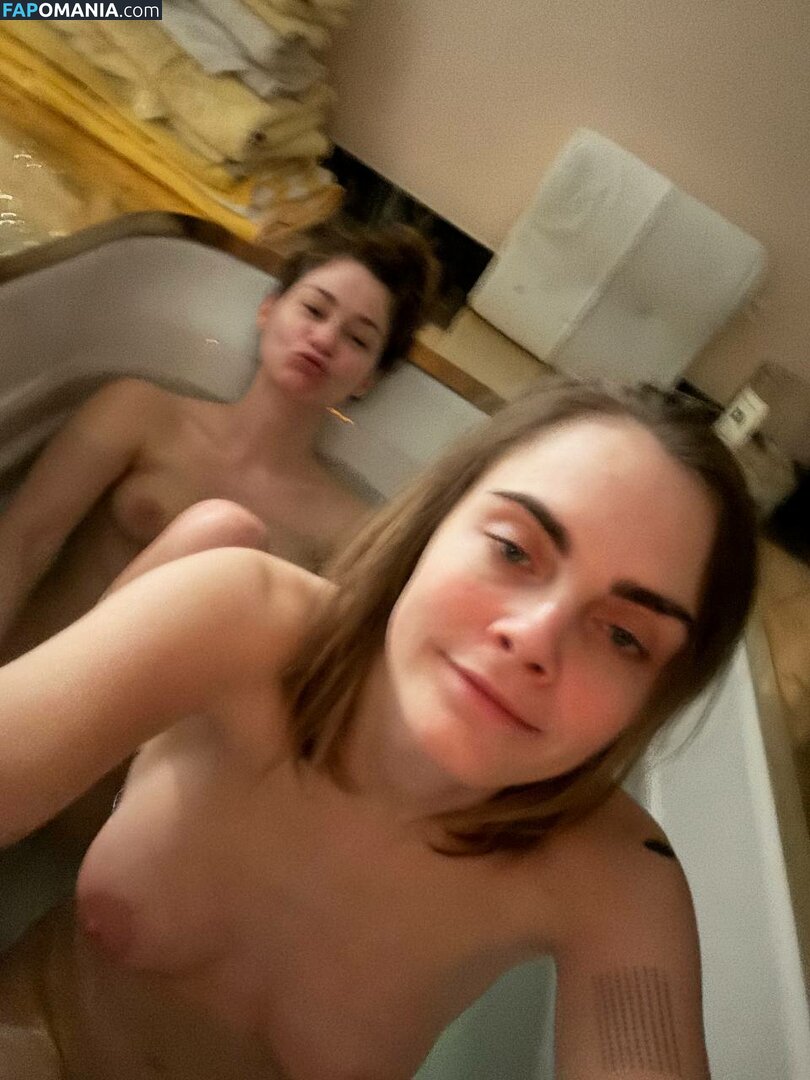 Ashley Benson And Cara Delevingne Nago Przeciekłe zdjęcie #69