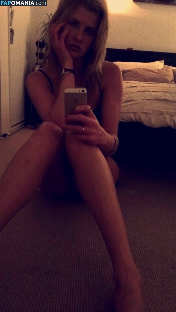 Ashley Bradley Nago Przeciekłe zdjęcie #20