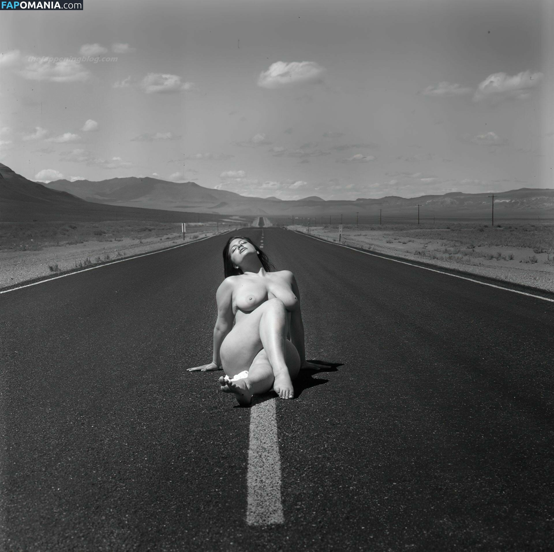 Ashley Graham Nago Przeciekłe zdjęcie #17