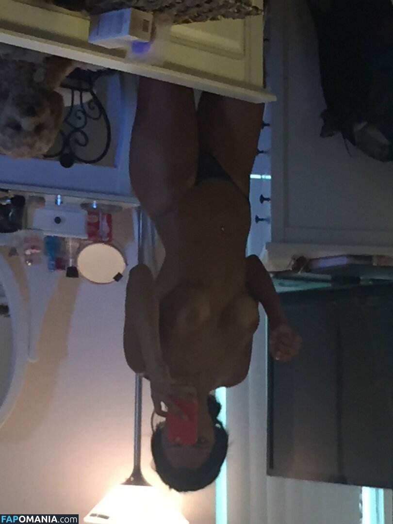 Ashley Hannawacker Nago Przeciekłe zdjęcie #11