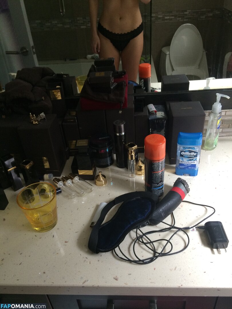 Ashley Mulheron Nago Przeciekłe zdjęcie #196