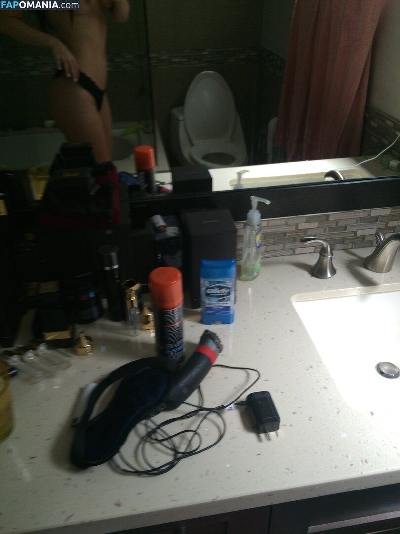 Ashley Mulheron Nago Przeciekłe zdjęcie #197