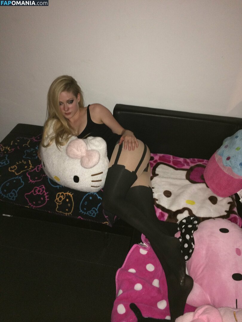 Avril Lavigne Nago Przeciekłe zdjęcie #8