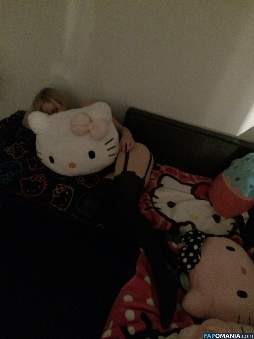 Avril Lavigne Nago Przeciekłe zdjęcie #15