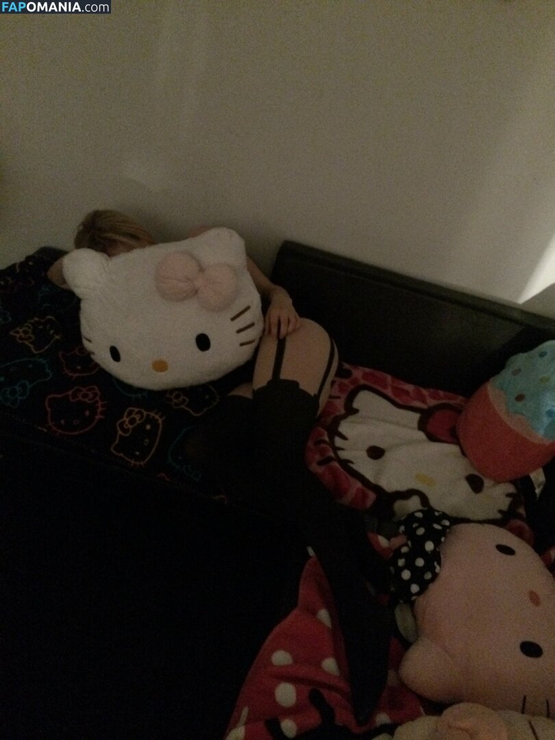 Avril Lavigne Nago Przeciekłe zdjęcie #16