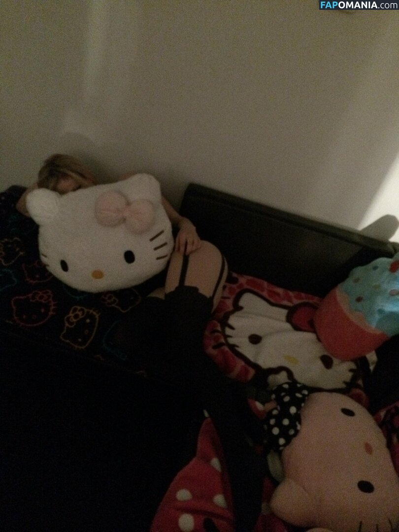 Avril Lavigne Nago Przeciekłe zdjęcie #17