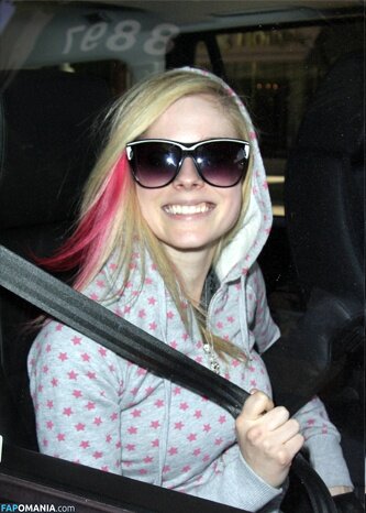 Avril Lavigne Nago Przeciekłe zdjęcie #32