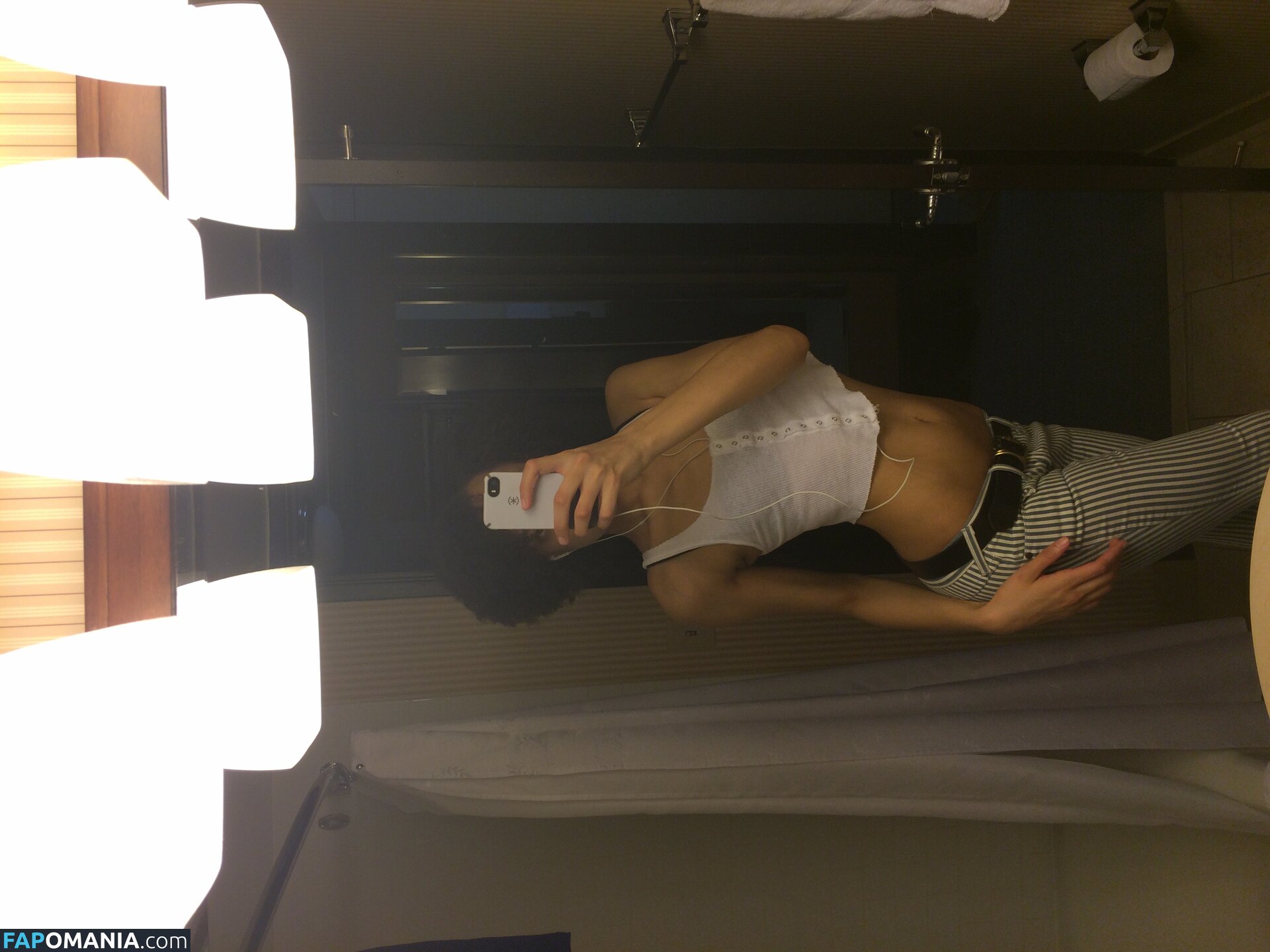 Britne Oldford Nago Przeciekłe zdjęcie #15