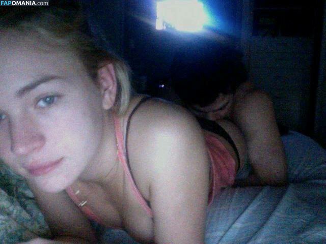 Britt Robertson Nago Przeciekłe zdjęcie #9