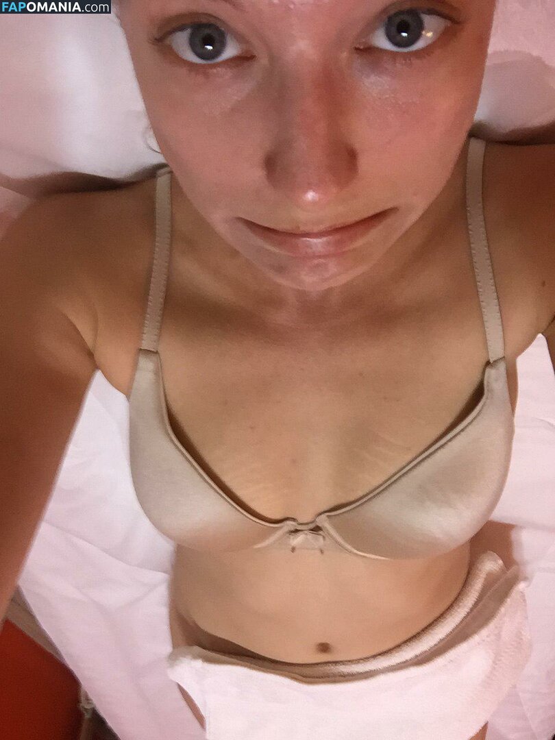 Caitlin Gerard Nago Przeciekłe zdjęcie #19