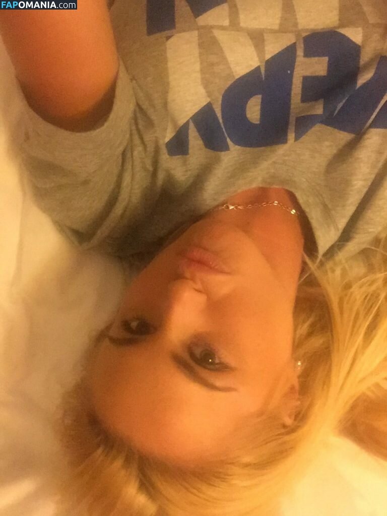 Carly Booth Nago Przeciekłe zdjęcie #45