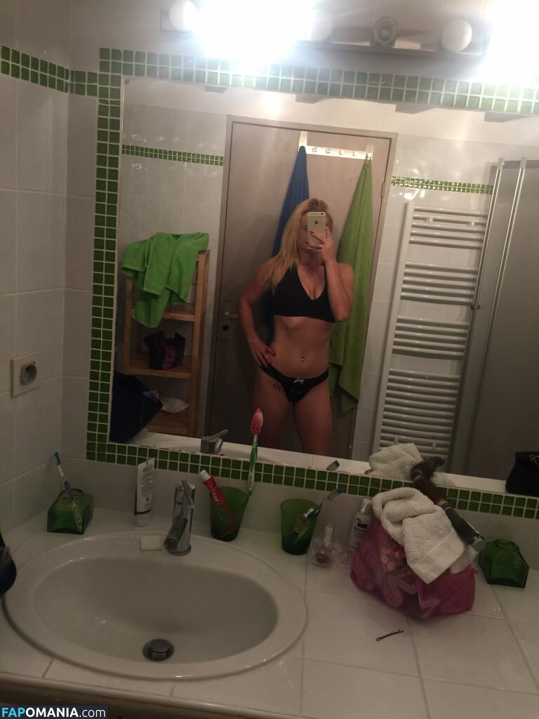 Carly Booth Nago Przeciekłe zdjęcie #73