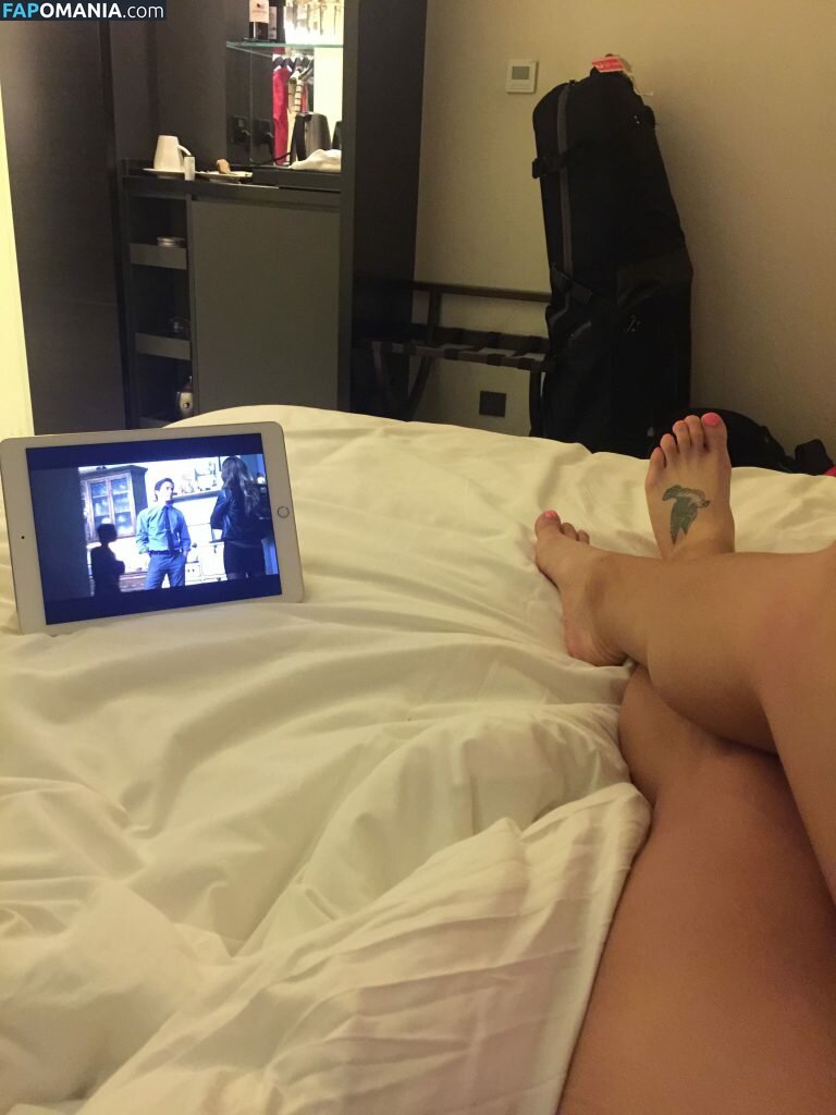 Carly Booth Nago Przeciekłe zdjęcie #76