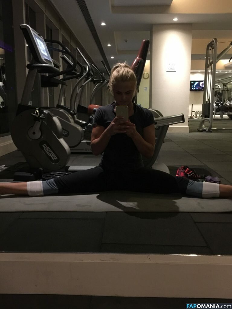 Carly Booth Nago Przeciekłe zdjęcie #88