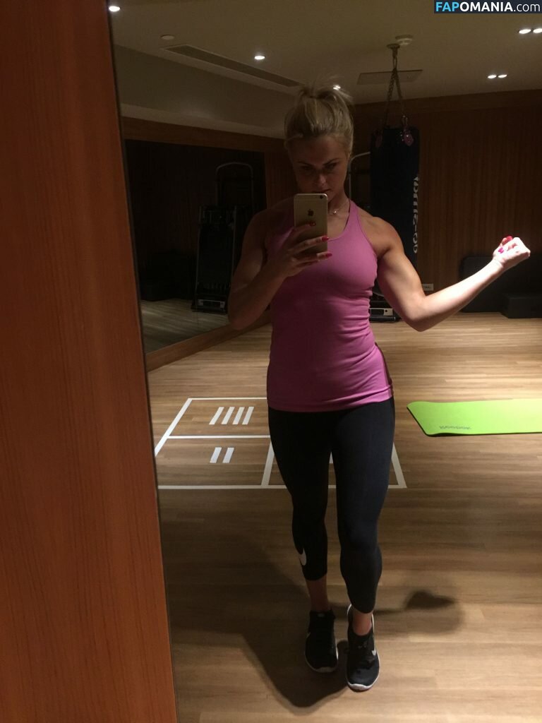 Carly Booth Nago Przeciekłe zdjęcie #108