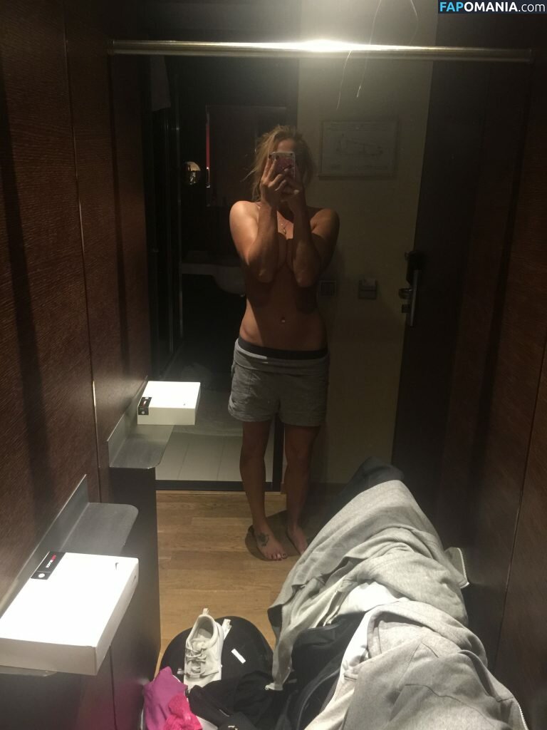 Carly Booth Nago Przeciekłe zdjęcie #109