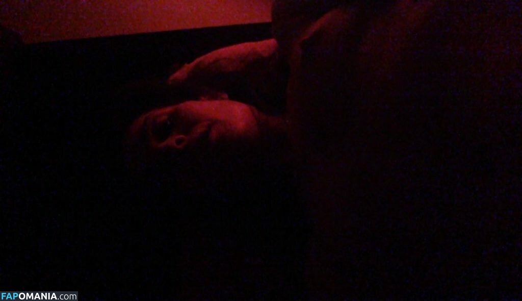 Carly Pope Nago Przeciekłe zdjęcie #7