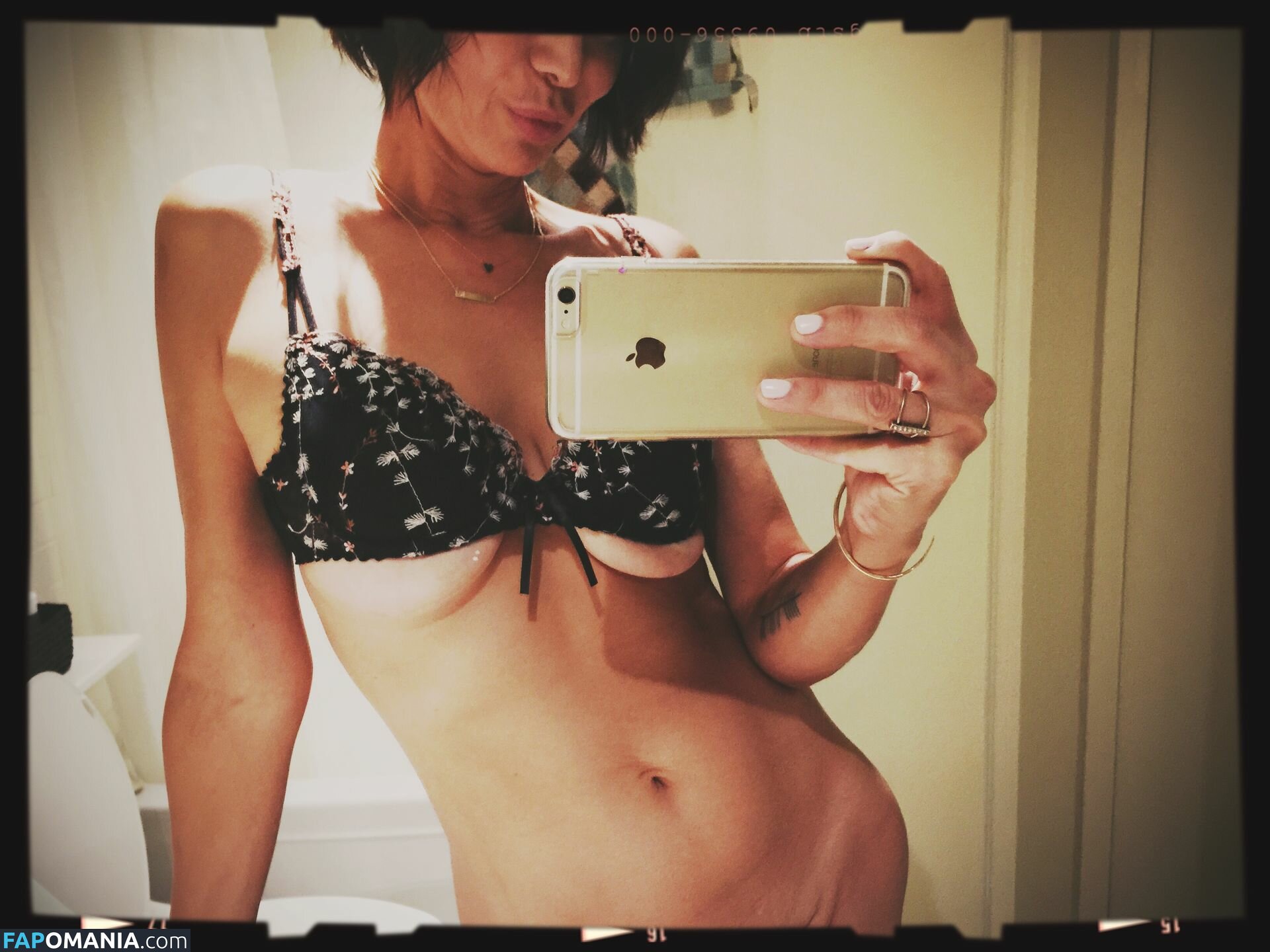 Catherine Bell Nago Przeciekłe zdjęcie #41