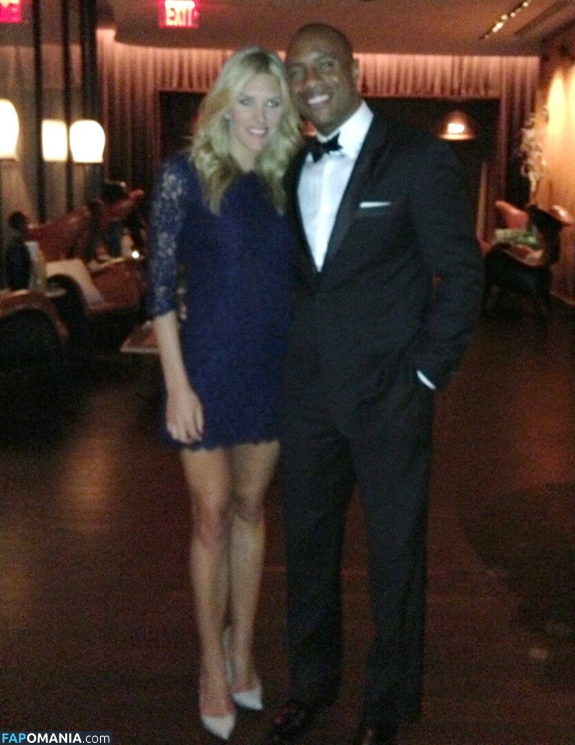 Charissa Thompson Nago Przeciekłe zdjęcie #2