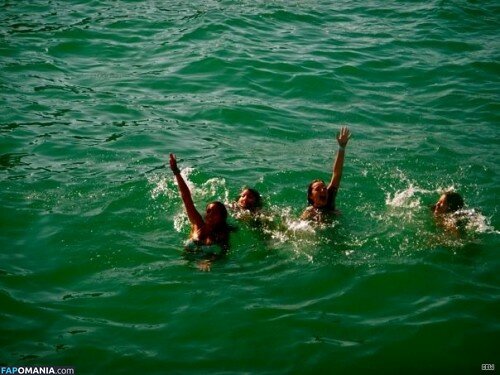 Chloe Bennett Nago Przeciekłe zdjęcie #7