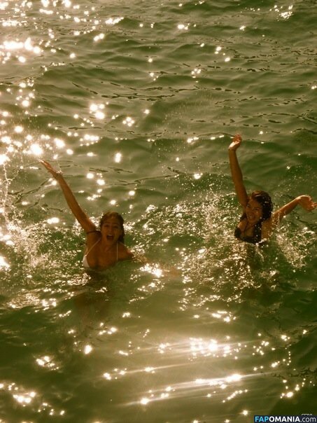 Chloe Bennett Nago Przeciekłe zdjęcie #12