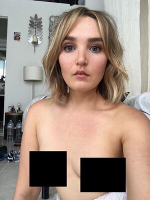 Chloe Fineman