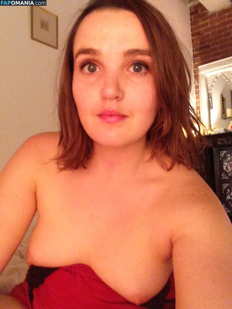 Chloe Fineman Nago Przeciekłe zdjęcie #6