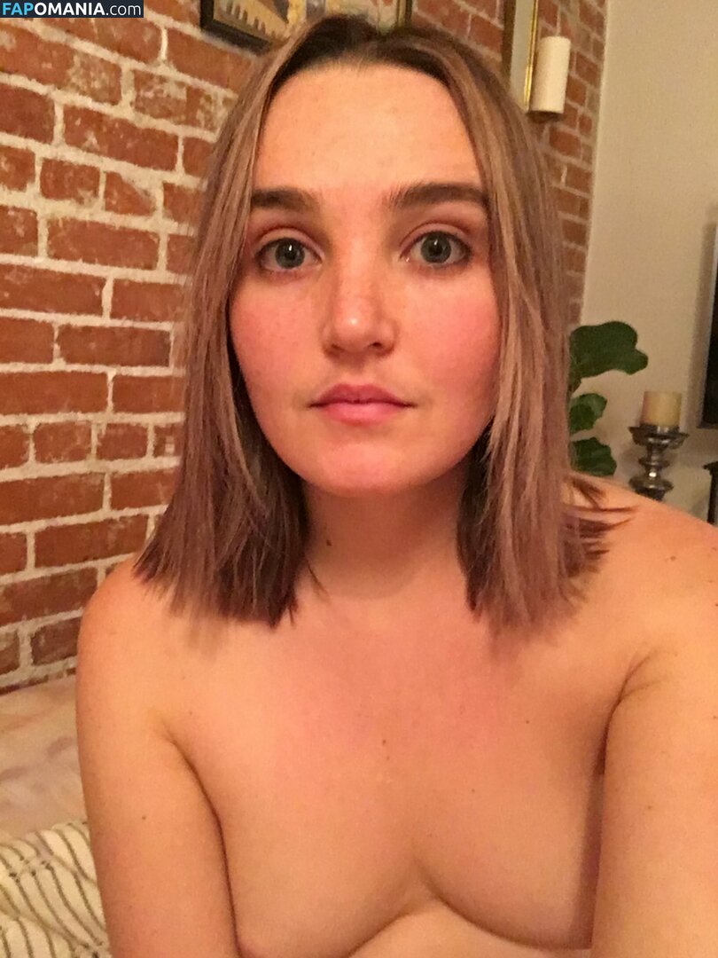 Chloe Fineman Nago Przeciekłe zdjęcie #17