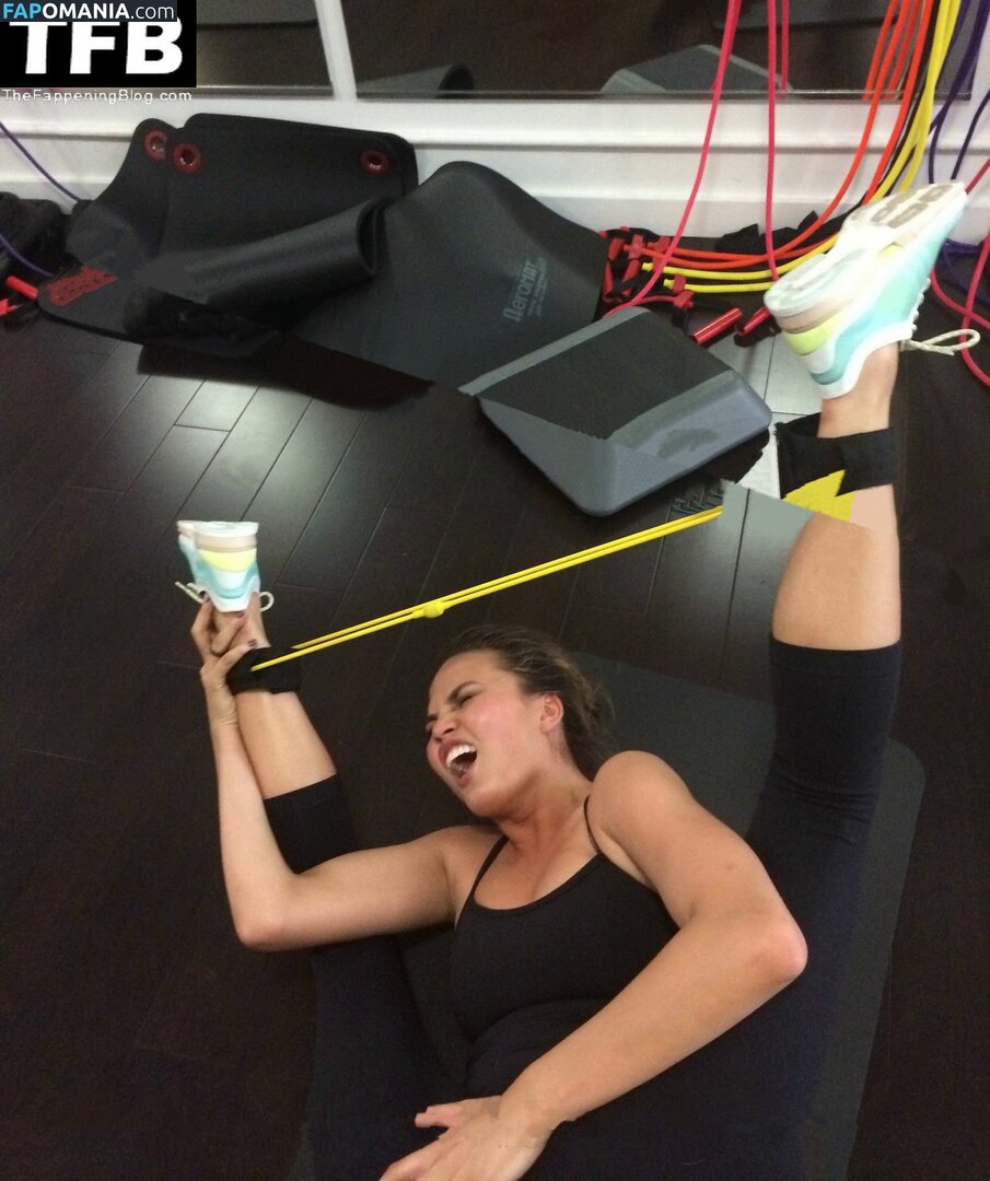 Chrissy Teigen Nago Przeciekłe zdjęcie #1