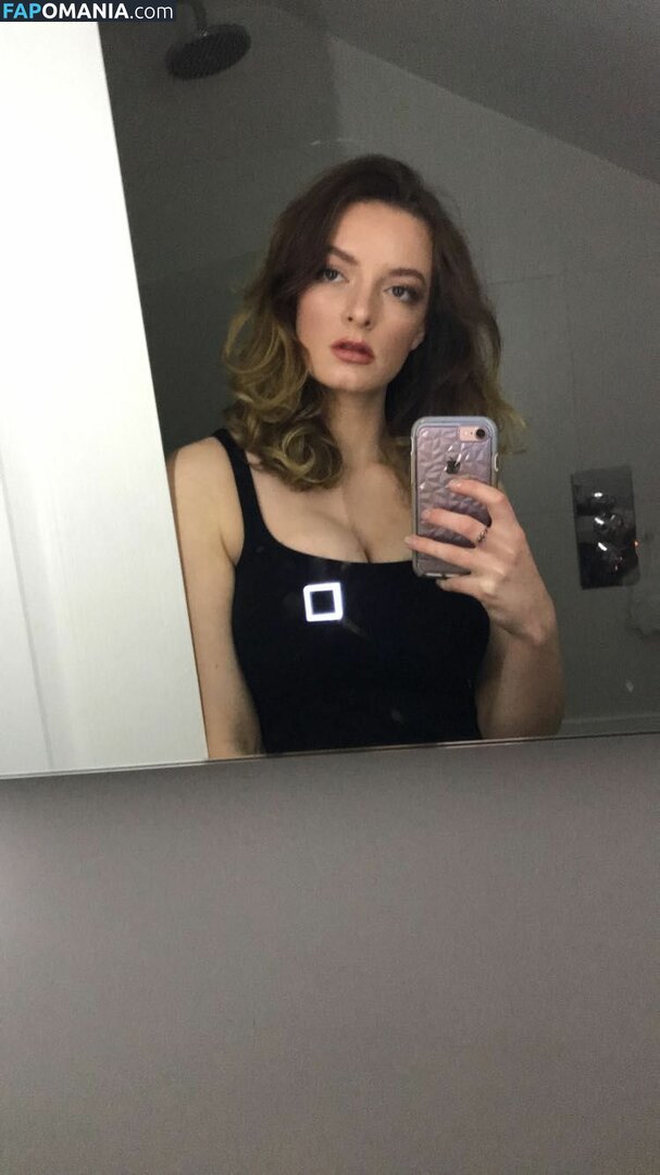 Dakota Blue Richards Nago Przeciekłe zdjęcie #9
