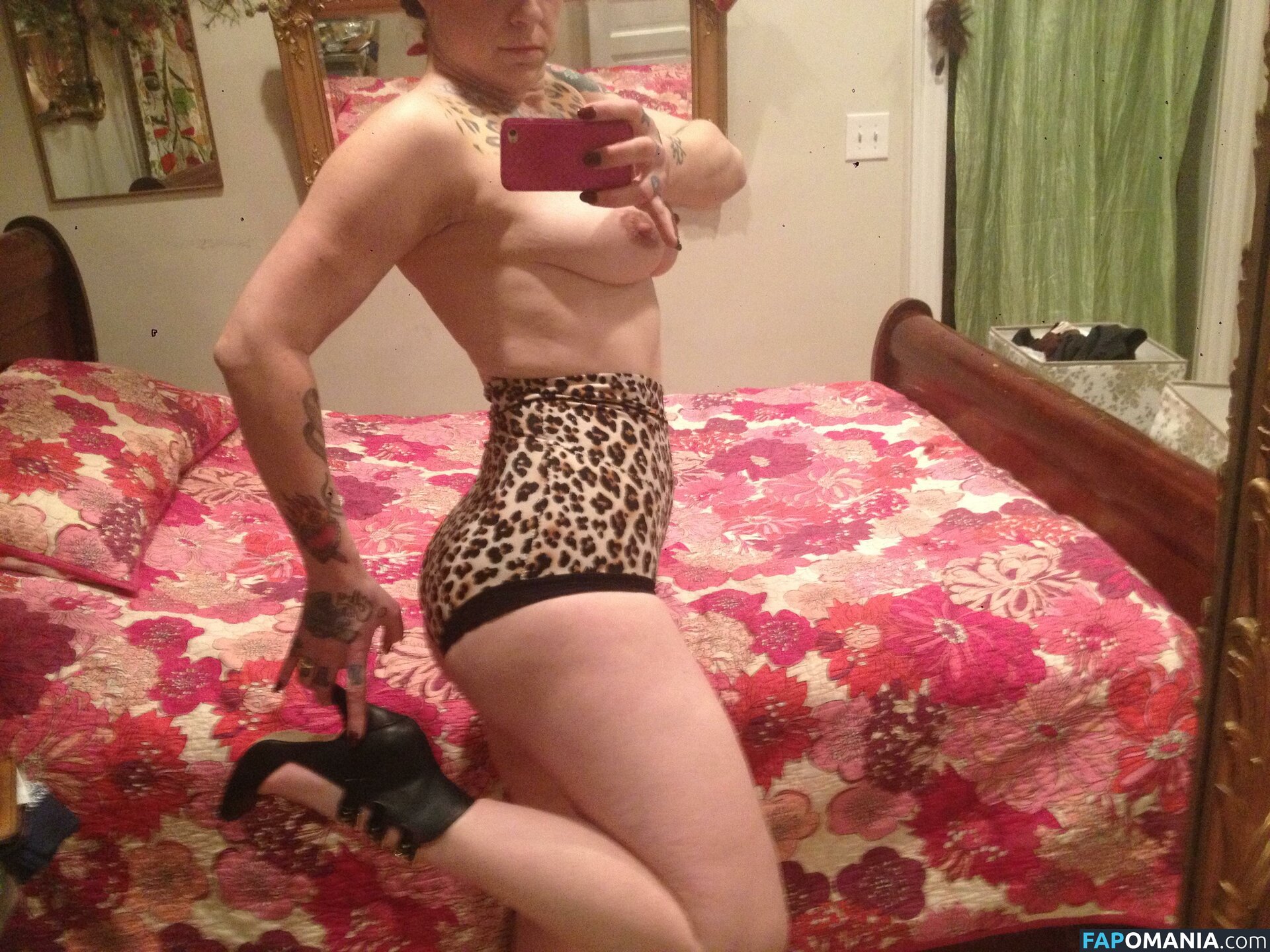 Danielle Colby Nago Przeciekłe zdjęcie #5