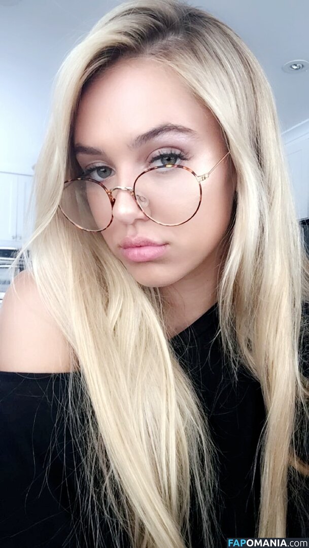 Delilah Belle Hamlin Nago Przeciekłe zdjęcie #42