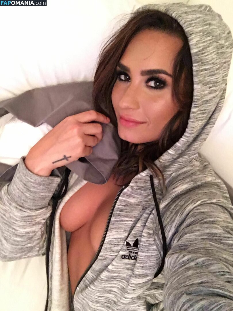 Demi Lovato Nago Przeciekłe zdjęcie #7