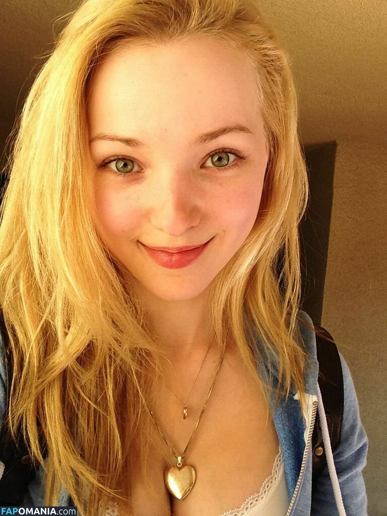 Dove Cameron Nago Przeciekłe zdjęcie #1